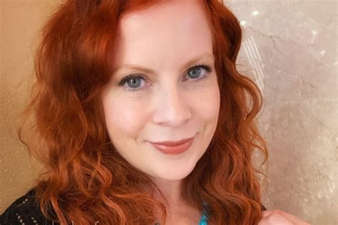 Lady fyrr - LadyFyre. Fire red hair & porcelain skin. You have no choice but to worship. 